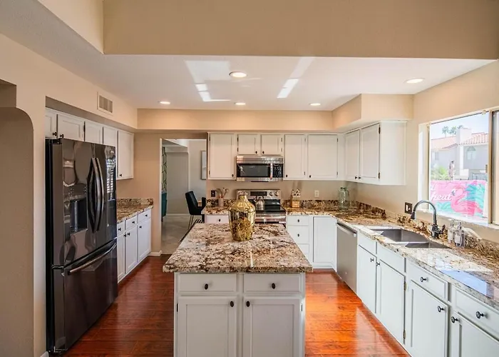 Estate, Pool, Theater, Golf, And 20 Guests * Glendale