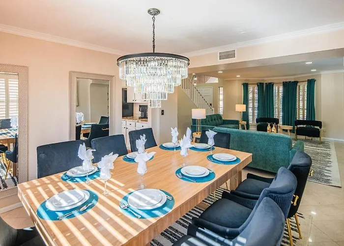 Estate, Pool, Theater, Golf, And 20 Guests