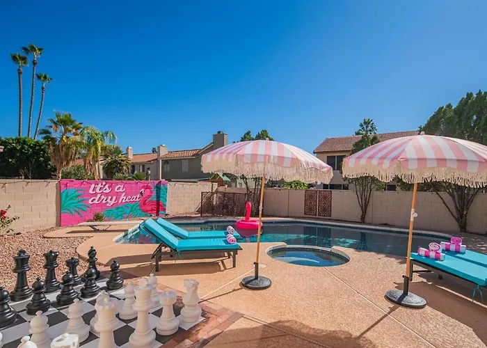 Estate, Pool, Theater, Golf, And 20 Guests Glendale