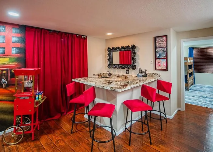 Dom wakacyjny Estate, Pool, Theater, Golf, And 20 Guests Glendale