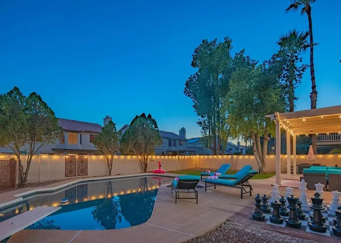 Estate, Pool, Theater, Golf, And 20 Guests Glendale