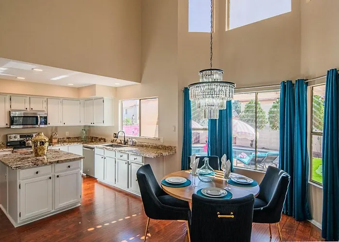 Dom wakacyjny Estate, Pool, Theater, Golf, And 20 Guests Glendale