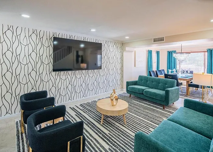 Estate, Pool, Theater, Golf, And 20 Guests * Glendale