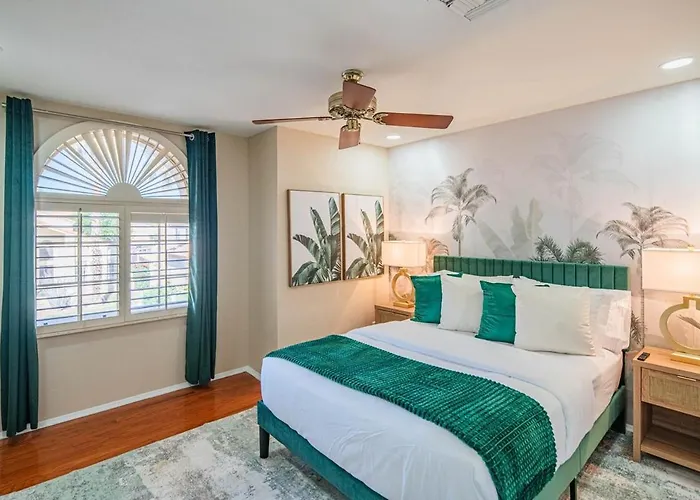 Estate, Pool, Theater, Golf, And 20 Guests Dom wakacyjny Glendale