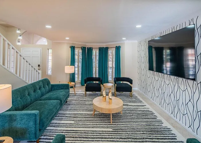 Estate, Pool, Theater, Golf, And 20 Guests * Glendale